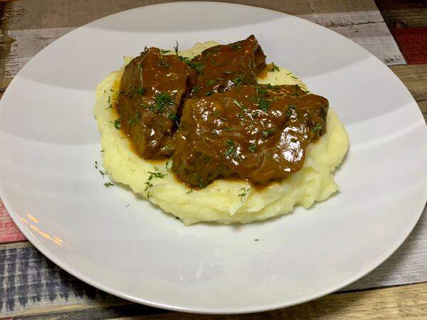 Pulcinella - Телячьи щёчки с картофельным пюре