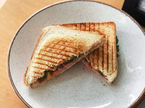 Dali - Сэндвич с ветчиной и сыром