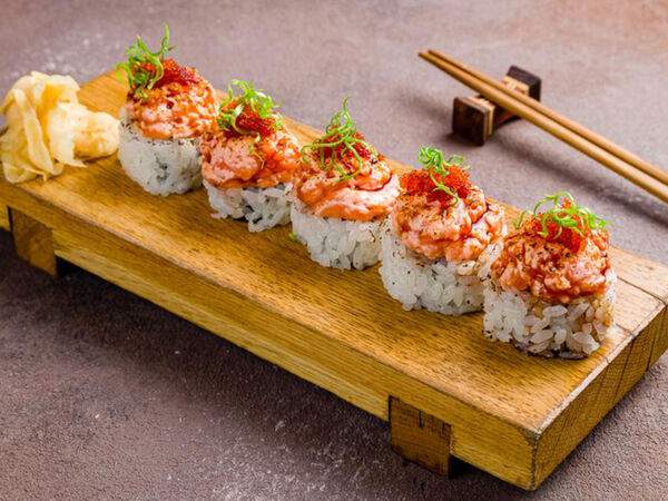 Shiba - Ролл Обожжённый лосось