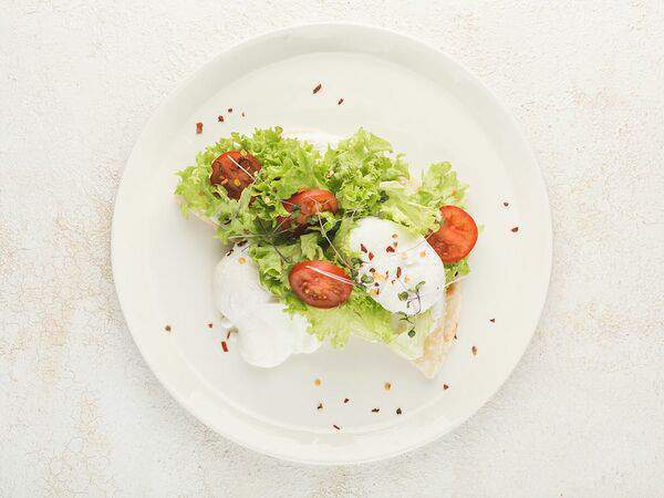 Сгущенка - Лепешка с луковым мармеладом и яйцом