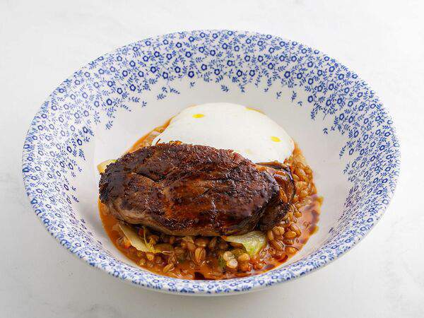 Oggi Bistro - Шея бычка с полбой и ромейном