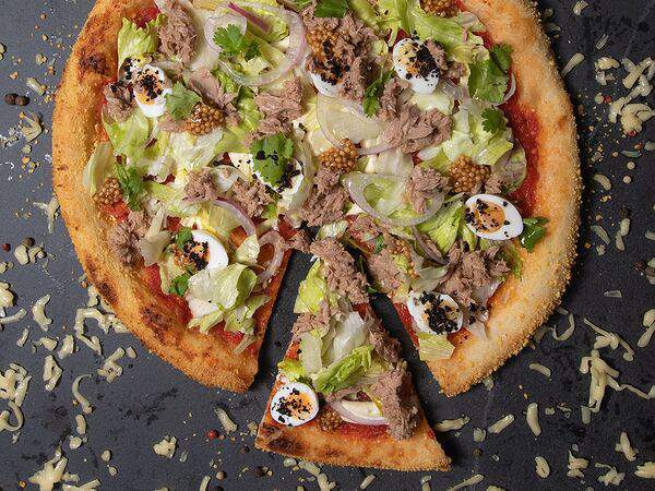 Pizza Shop - Пицца с тунцом и салатом айсберг