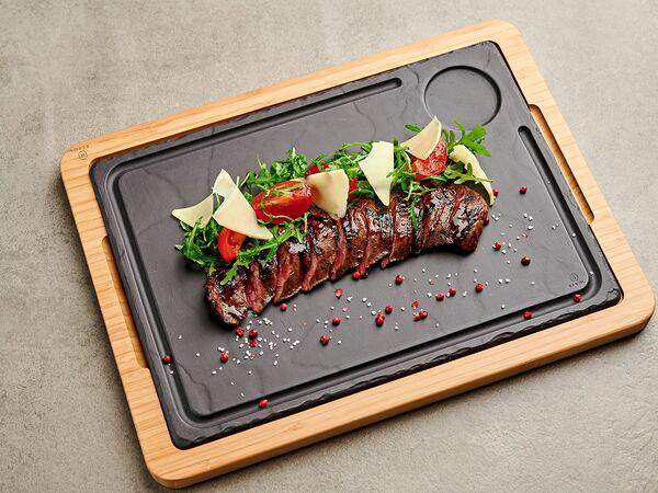 Pivino - Тальята из говядины с рукколой и пармезаном