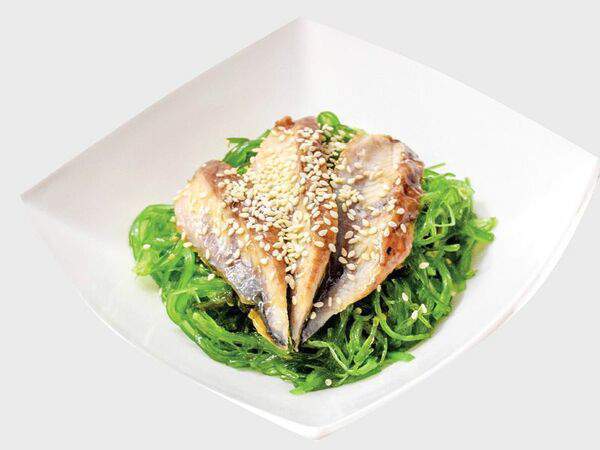 Суши на дом - Салат Чука с угрём