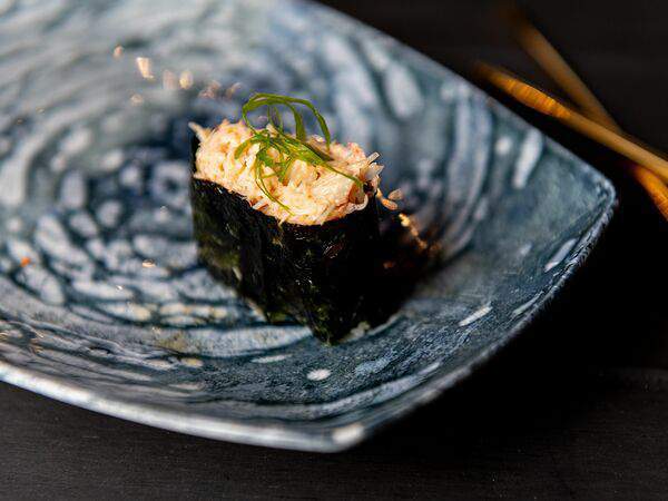 Лосось и кофе - Острые суши с сурими