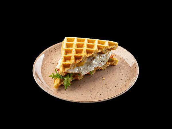 Café Brasserie - Сендвич вафля с ростбифом