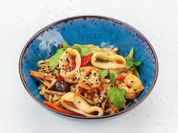 AVO Kitchen & Bar - Вок с морепродуктами