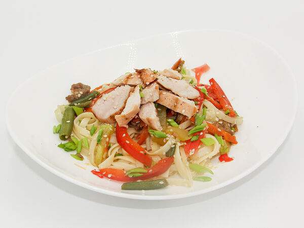 Chipollino - Вок Удон с курицей в кокосовом молоке