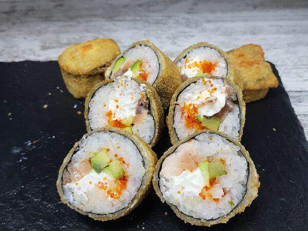Wok & Roll - Горячий ролл Лосось темпура