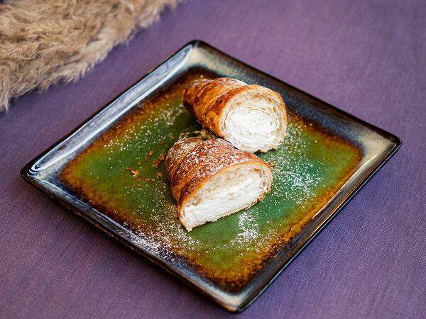 Terrace - Круассан с кремчизом и сгущенкой