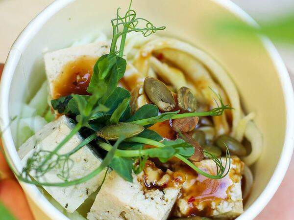 Onne Poke - Овощные спагетти с тофу