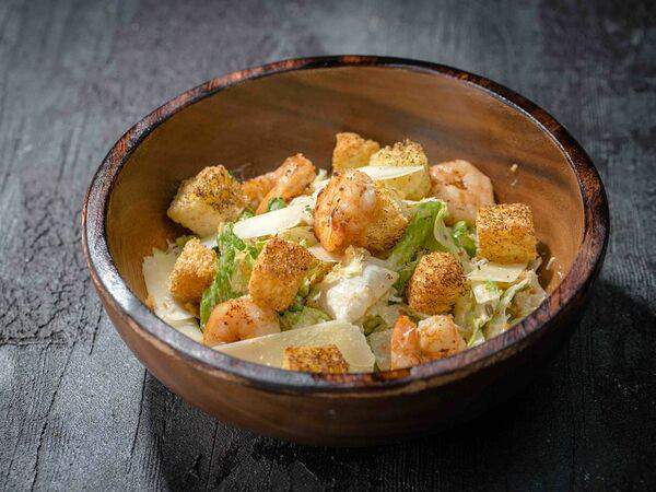 Fish Point - Цезарь с магаданскими креветками на гриле