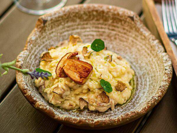 Гости рестопаб - Ризотто с белыми грибами, цыпленком и трюфелем