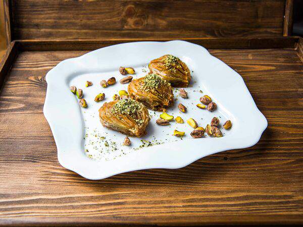 Восточная выпечка - Пахлава Мидий с фисташкой в начинке и каймаком