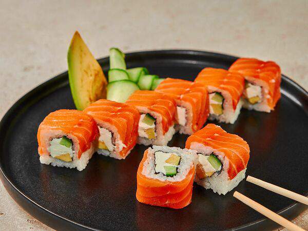 Суши муши - Ролл Филадельфия Deluxe с лососем