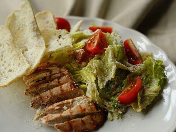 Римские каникулы - Салат Цезарь с курицей
