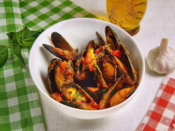 Burrata - Соте из мидий в томатном соусе