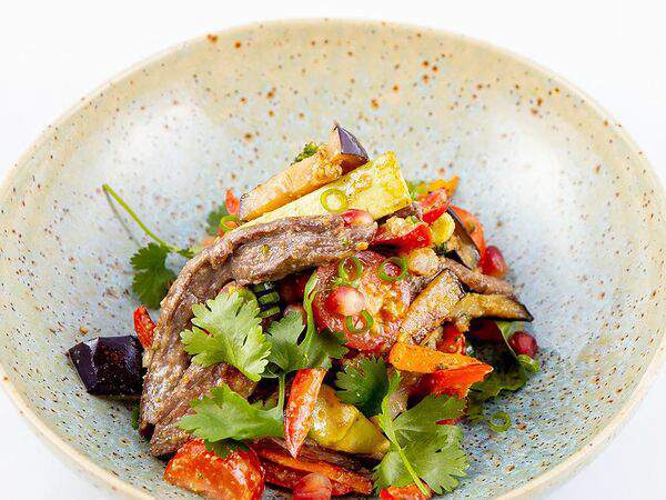 Маммас - Теплый салат из овощей на гриле с говядиной