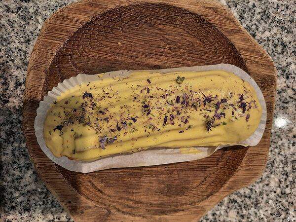 Кафе 38 - Эклер с легким кремом Маскарпоне