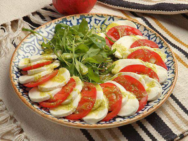 Два хурма - Капрезе с моцареллой