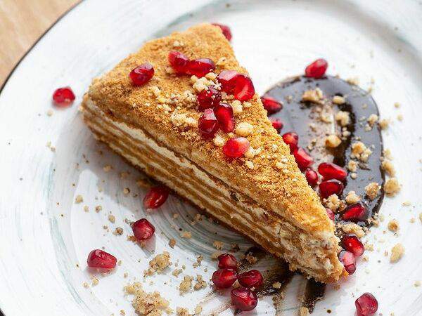 Saint Burger & Pizza - Медовик