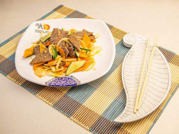 Kong Fu - Салат с говядиной