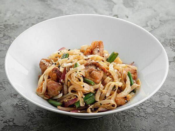 Hagao - Вок Рисовая лапша в сингапурском стиле с курицей и овощами