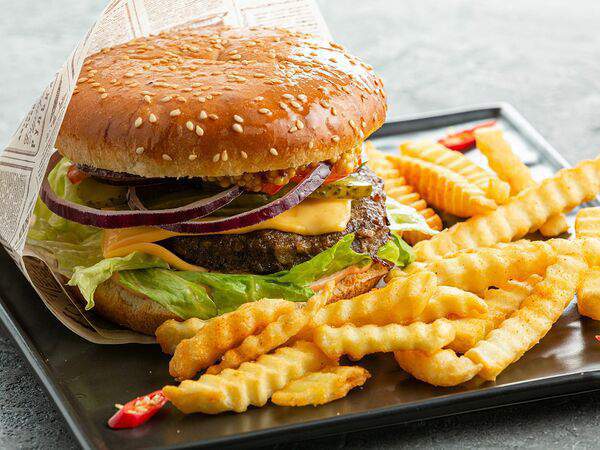 Jager restopub - Бургер со cвинoй котлетой