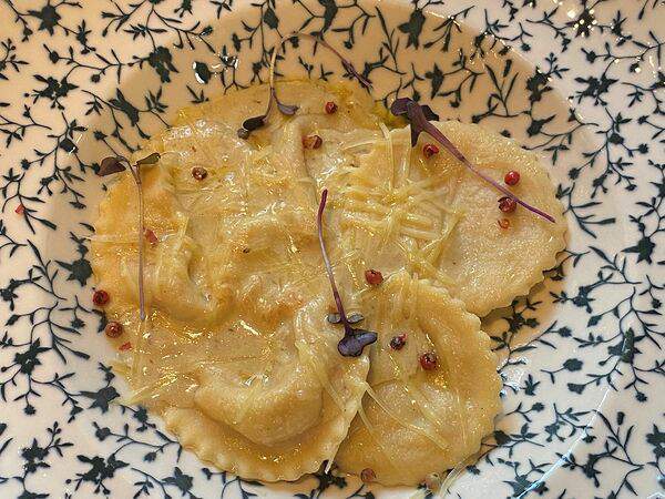 Territory Piatto - Равиоли с кремом из анчоусов и сладким перцем