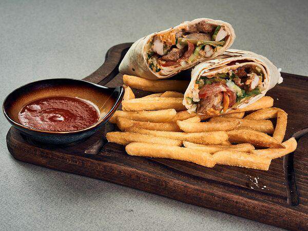 Ресторан Невидалия - Чикен-ролл с картофелем фри