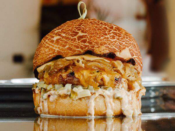 Chado Burger Bar night - Бургер Нахлебник