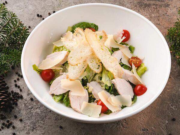 Chalet River Club - Салат Цезарь с курицей