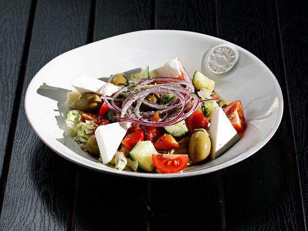 Mojo Bar - Греческий салат с фермерской брынзой