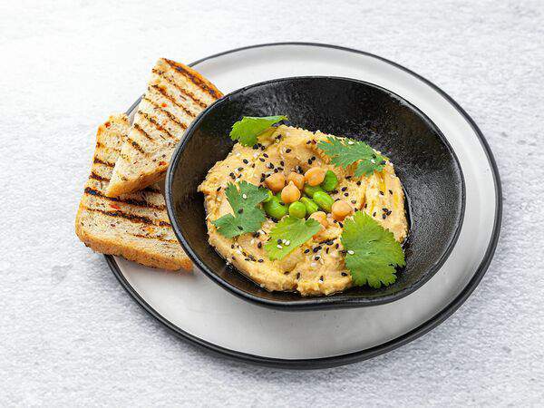 Port42 - Хумус с копченой паприкой и бобами эдамаме