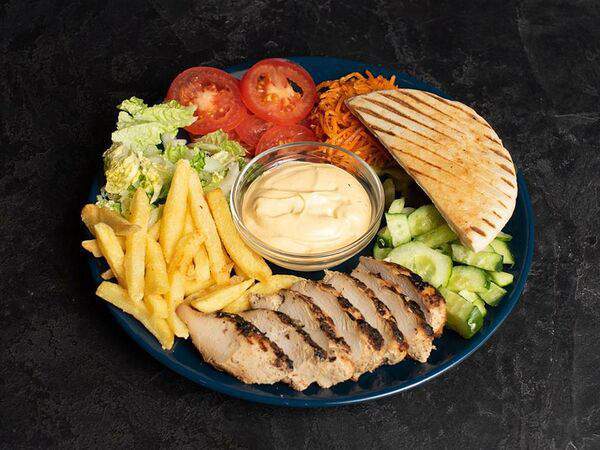 BBQ Shaverma - Шаверма с курицей на тарелке