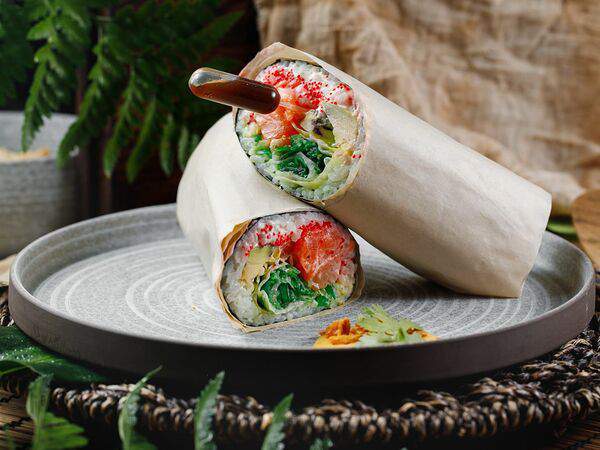 Поке от Not Only Poke by Bigvava - Суши-буритто с лососем, авокадо и цитрусовым соусом