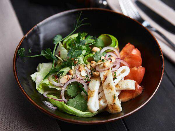 Фрау Мюллер - Поке с кальмаром