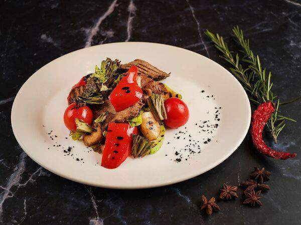 Джентльмены удачи - Гриль салат с телячьей вырезкой