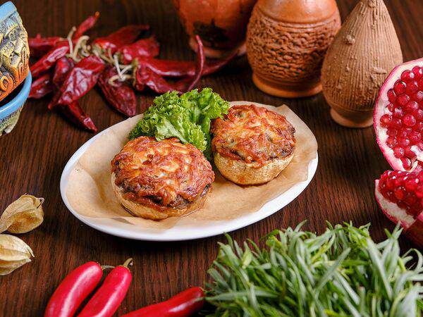 Пиросмани - Шляпки шампиньонов, запеченные с сыром