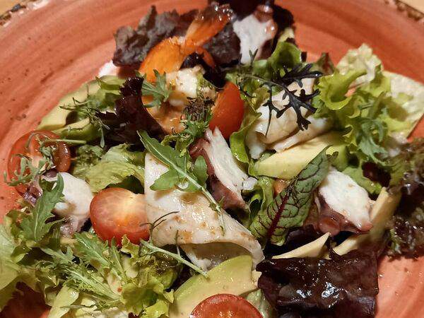 The Room Family Cafe - Салат Нежный с морепродуктами