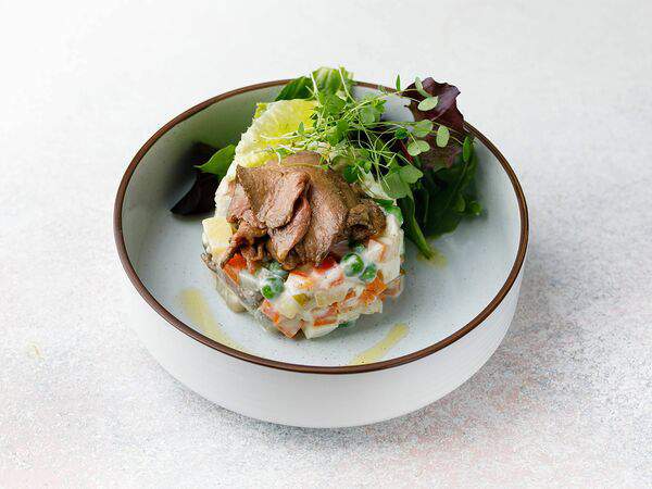 Гости - Оливье с ростбифом