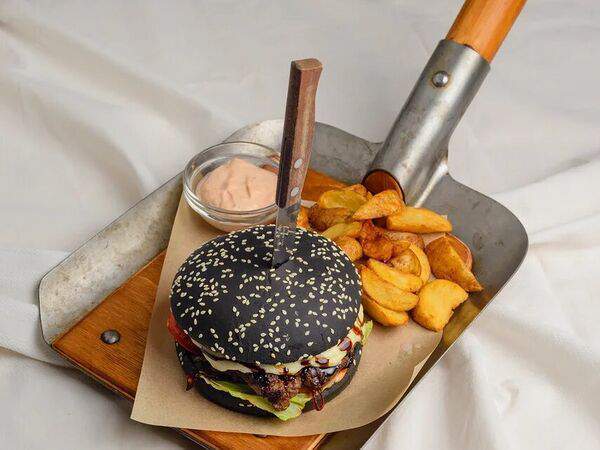 By mama - Бургер Черная мамба