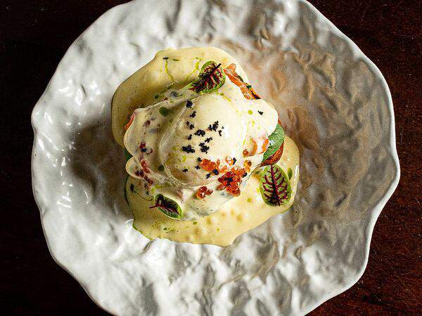 Гости рестопаб - Бенедикт с лососем гравлакс и гуакамоле