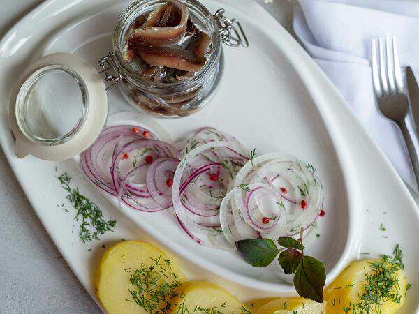 Барин Сметанин - Хамса с отварным картофелем