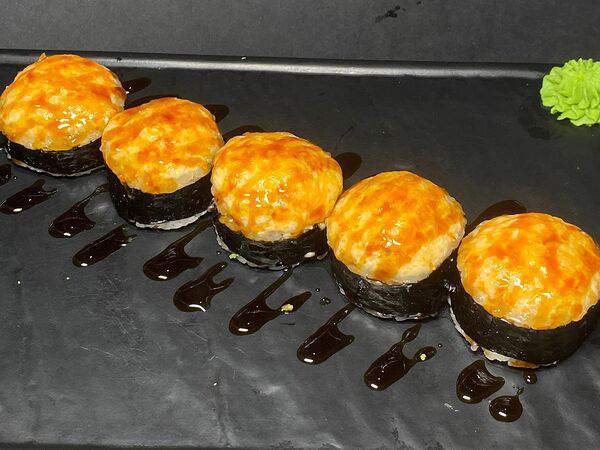 Самба суши - Ролл с лососем запеченный