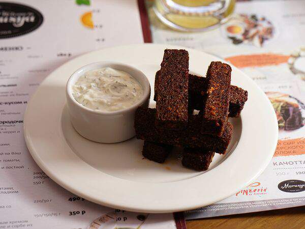 Кафе Маруся - Гренки чесночные с белым соусом