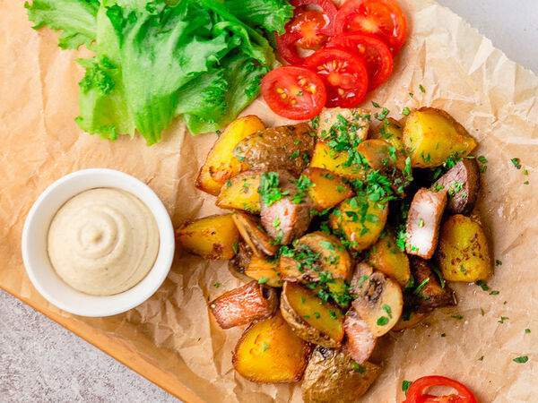 Кофе Репаблик - Куриное бедро с печеным картофелем, шампиньонами и томатами