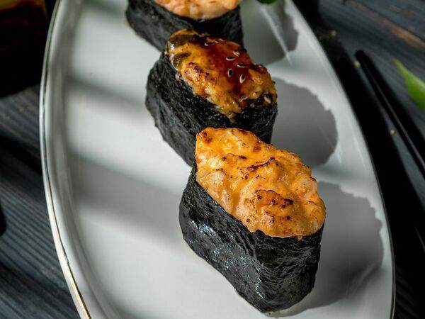 Кухня Момо - Запеченный гункан с креветкой