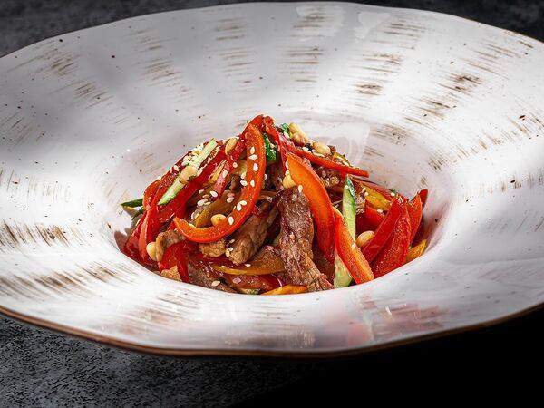 Восточный Базар - Теплый салат с телятиной и овощами