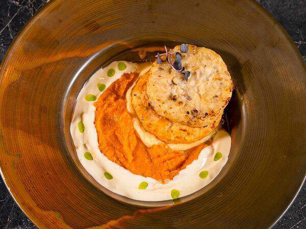 Ресторан Строгов - Биточки из двух видов северной рыбы с текстурным пюре из сельдерея и батата